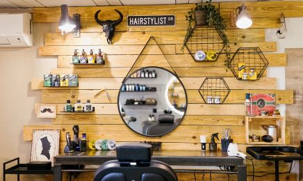 Drôles de Dames : Coiffeur à Lourmarin