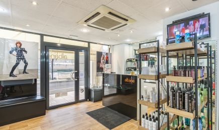 Camille Albane - Mont-de-Marsan  : Coiffeur à Mont-de-Marsan