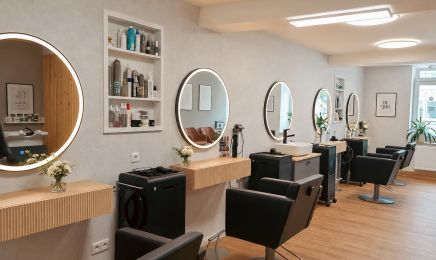 Friseursalon Haarwerk: Kosmetikstudio in Schönberg
