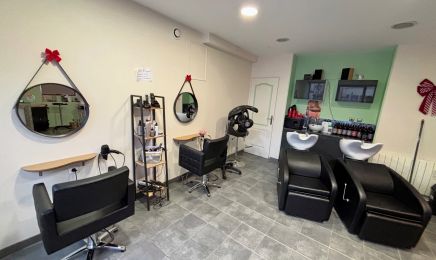 Les ciseaux de Cloë : Barbier à Oisseau-le-Petit