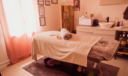 MOANA MASSAGE & ESTHÉTIQUE  : Institut de beauté à Le Thou