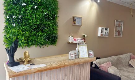 AU QG DES FILLES : Manucure à Saint-Thibéry
