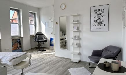 Eins A Kosmetik: Kosmetikstudio in Weisendorf