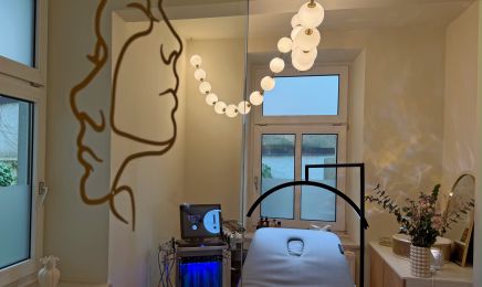 Julies Beauté & Nails: Kosmetikstudio in München