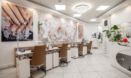 Mom‘s Nails: Nagelstudio in Hamburg
