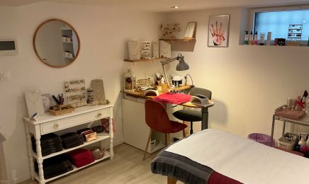 Cécilia Esthéticienne Masseuse : Manucure à Compiègne
