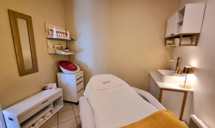 Guinot - Revel Corps-In : Manucure à Revel
