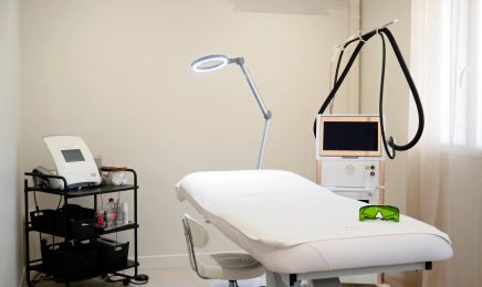 DERMALYSS - Epilation au laser médical - Thermolyse : Manucure à L'Isle-sur-la-Sorgue