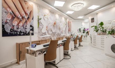 Mom‘s Nails: Nagelstudio in Hamburg
