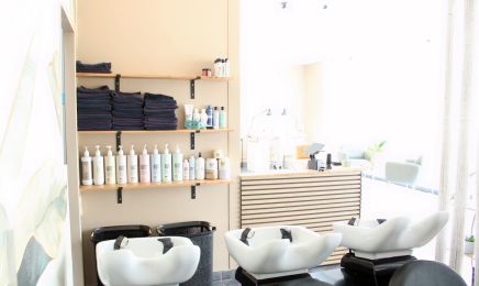 Salon 9 Eme Avenue By Aurore : Barbier à Vannes