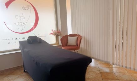 Chiceria Beautysalon & SMP Scalp Micropigmentierung: Friseur in Traunreut