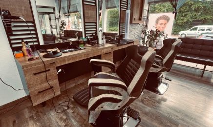 Haarkrug Friseur: Kosmetikstudio in Hatten
