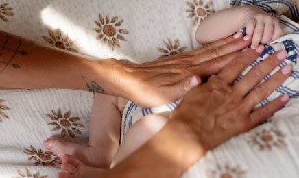 Cathélie Bien Naître – Réflexologie bébé/enfant & Libération Émotionnelle Adulte : Coiffeur à Saint-Cyr-sur-Mer
