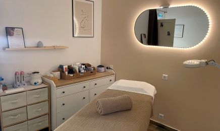 Coiff And Beauty Concept : Manucure à Marseille