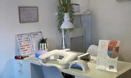 Glam Studio  : Manucure à Fréjus
