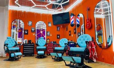 Los Angeles Friseur: Kosmetikstudio in München