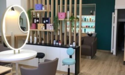LB Coiffure Mixte : Coiffeur à Vulaines-sur-Seine.                                           Salon climatisé