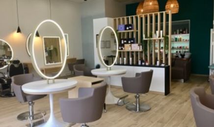 LB Coiffure Mixte : Coiffeur à Vulaines-sur-Seine.                                           Salon climatisé