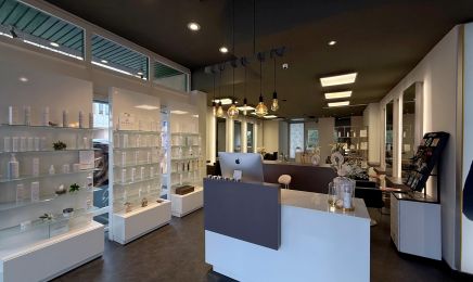Bejona Natural Hair Studio - Friseur München Pasing - Locken & Balayage: Kosmetikstudio in München