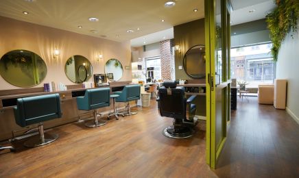 Nomad Beauty Bronzage Extensions & Ongle : Coiffeur à Lyon
