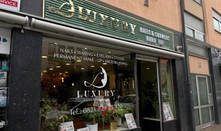 LUXURY Nails & Cosmetic: Nagelstudio in Augsburg