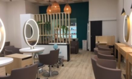 LB Coiffure Mixte : Coiffeur à Vulaines-sur-Seine.                                           Salon climatisé