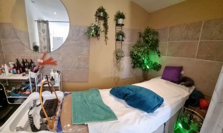 Your esthetik｜Head Spa : Manucure à Châteauneuf-les-Martigues