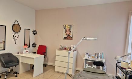 Esthetica : Manucure à Le Rove 