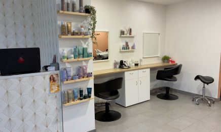 Un temps de Poses : Coiffeur à Poses