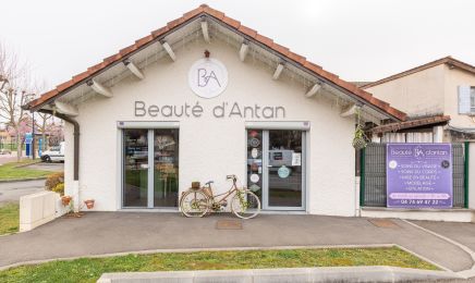 Beauté d’Antan : Manucure à Frans
