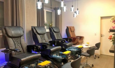 Annie Nails: Nagelstudio in Wiesbaden