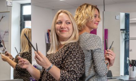 L'Odyssée coiffure et beauté : Manucure à Fauverney