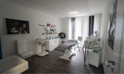 Kosmetik-Lifestyle Beauty & Hair : Kosmetikstudio in Neuenburg am Rhein