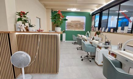 Glow Nails & Spa: Kosmetikstudio in München