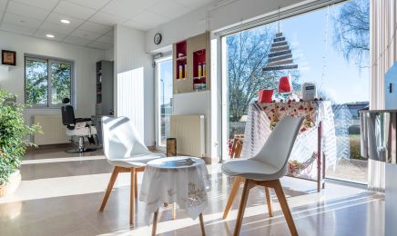 La Fille qui Coiffe : Coiffeur à Marthon