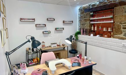 Une douceur colorée : Manucure à Combourg
