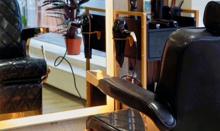 Mona me Friseursalon: Friseur in Kassel