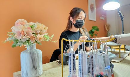 Battement d’elle : Manucure à Orange