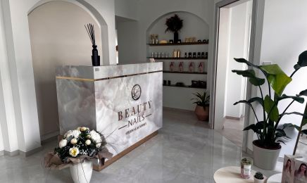 Beauty Nails Studio & Academy: Kosmetikstudio in Meitingen