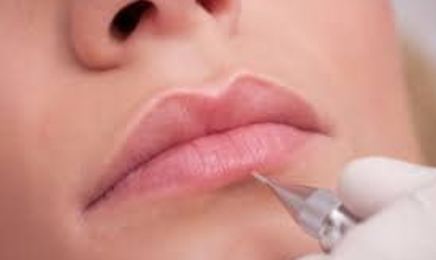 Graphye au service des Reines de Beaute : Manucure à Lesneven