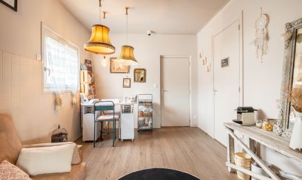 Beauté d’Antan : Manucure à Frans