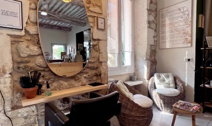 Caroline & Vous Experte Visagiste, Spécialiste Trichologue (maladies du cuir chevelu) : Institut de beauté à Eyragues