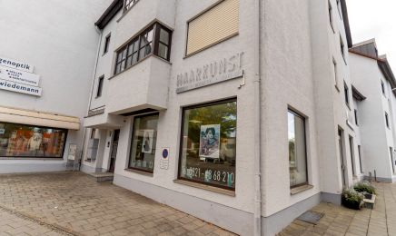 Haarkunst: Kosmetikstudio in Neusäß