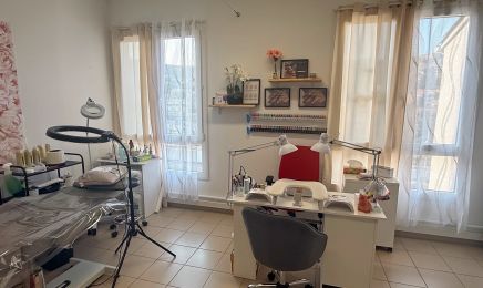 Esthetica : Manucure à Le Rove 
