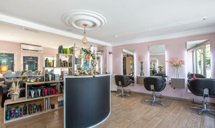 Couleurs du temps : Coiffeur à Saint-Jean-d'Angély