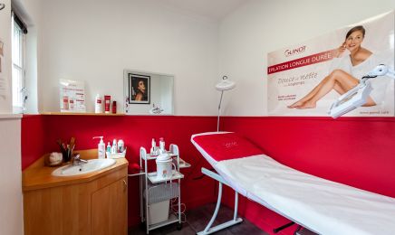 Charlott' Esthétic : Manucure à Firminy