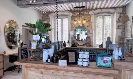 Caroline & Vous Experte Visagiste, Spécialiste Trichologue (maladies du cuir chevelu) : Institut de beauté à Eyragues