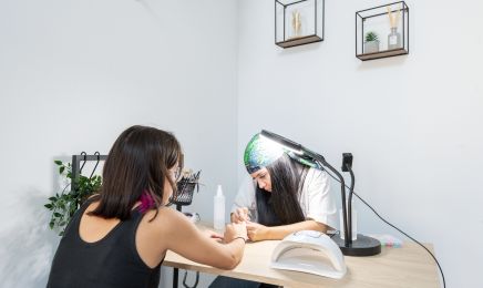 Beauty Perfect Lashes : Manucure à REZE