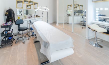 Zhanna Martini ACADEMY Maquillage permanent : Institut de beauté à Allauch