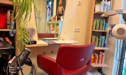 Julias Haarstube: Kosmetikstudio in Langenlonsheim